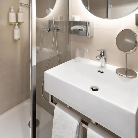 Hotel Western Au Grand Saint Jean 4*